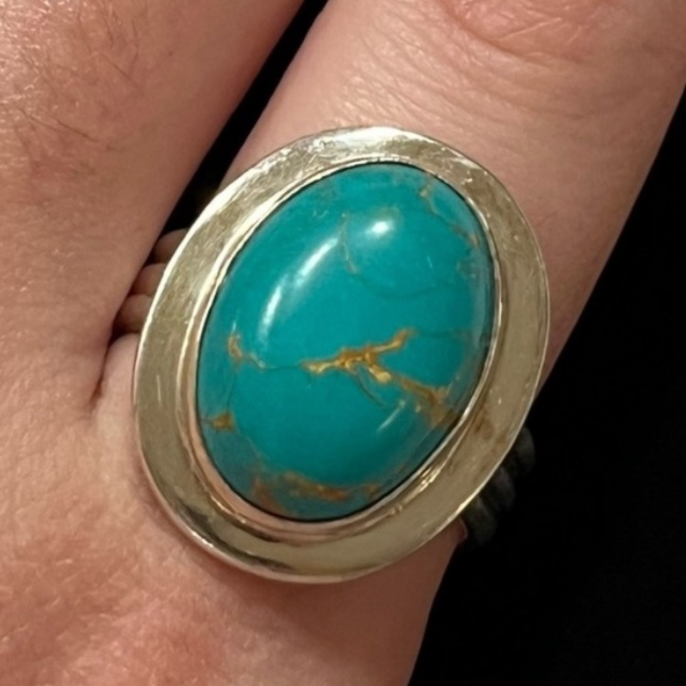 Turquoise Cabochon Ring Sterling Silver Wide Split Shank
Size 9